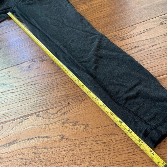 Lululemon Wunder Under Pant (Hi-Rise)
Heathered Black size 4 - Picture 10 of 11